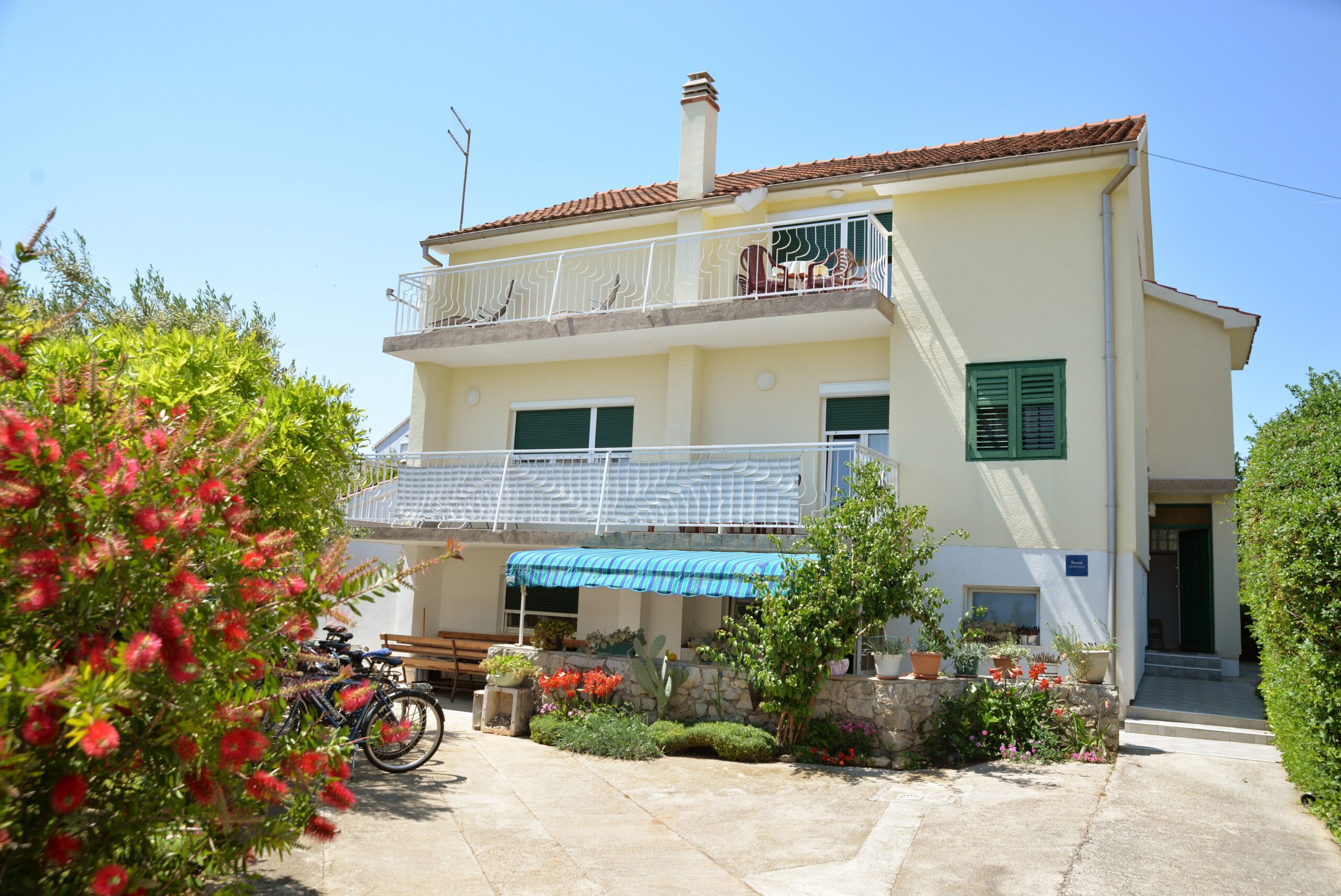 Kuća izvana – privatni smještaj Apartmani Vodice Milena Vinko