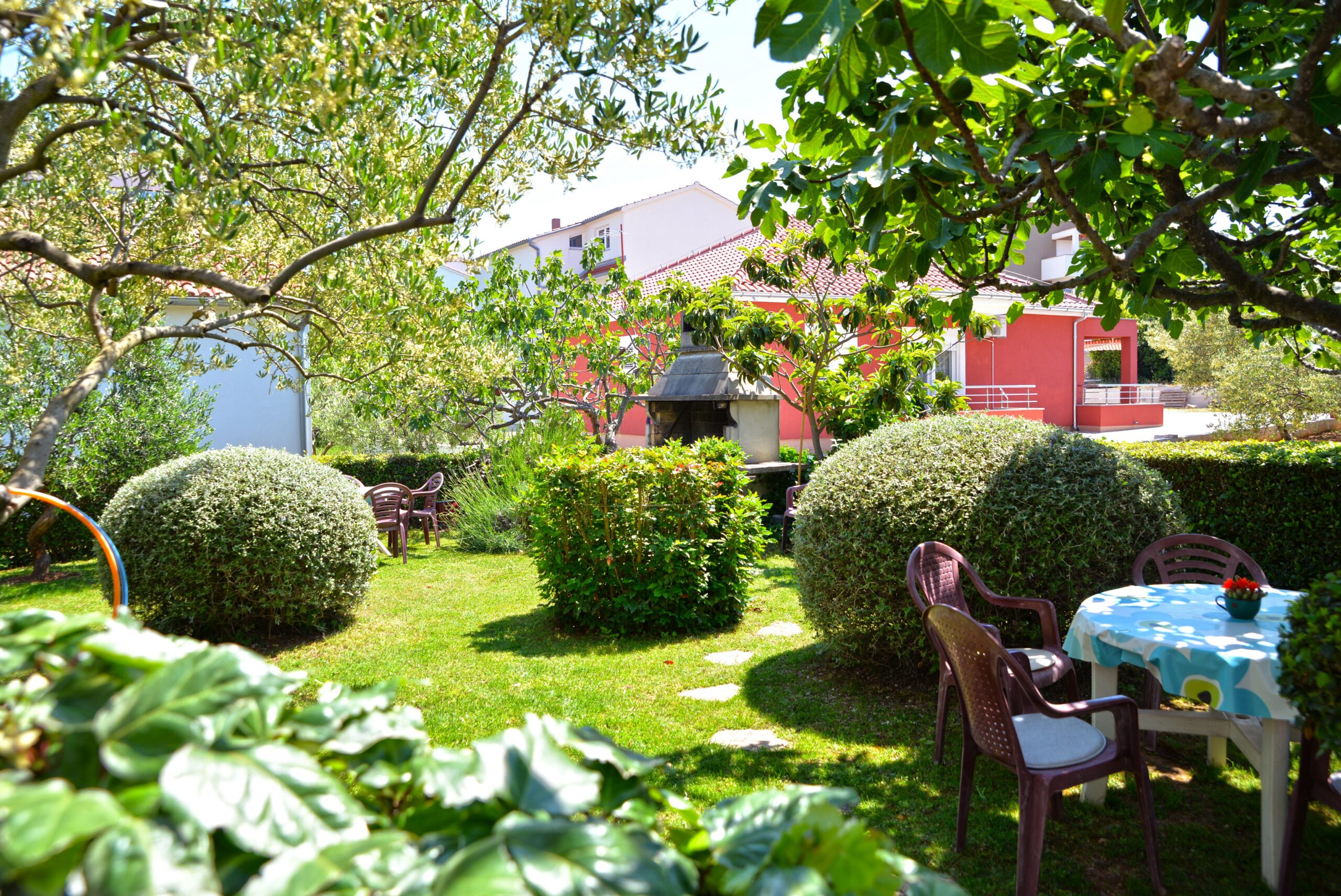 Vrt i roštilj apartmana Vodice