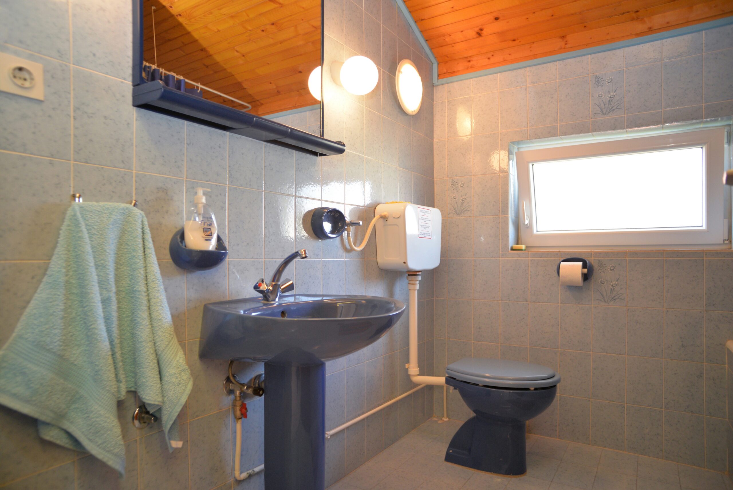 Kupaonica s tušem – apartman Vinko Vodice