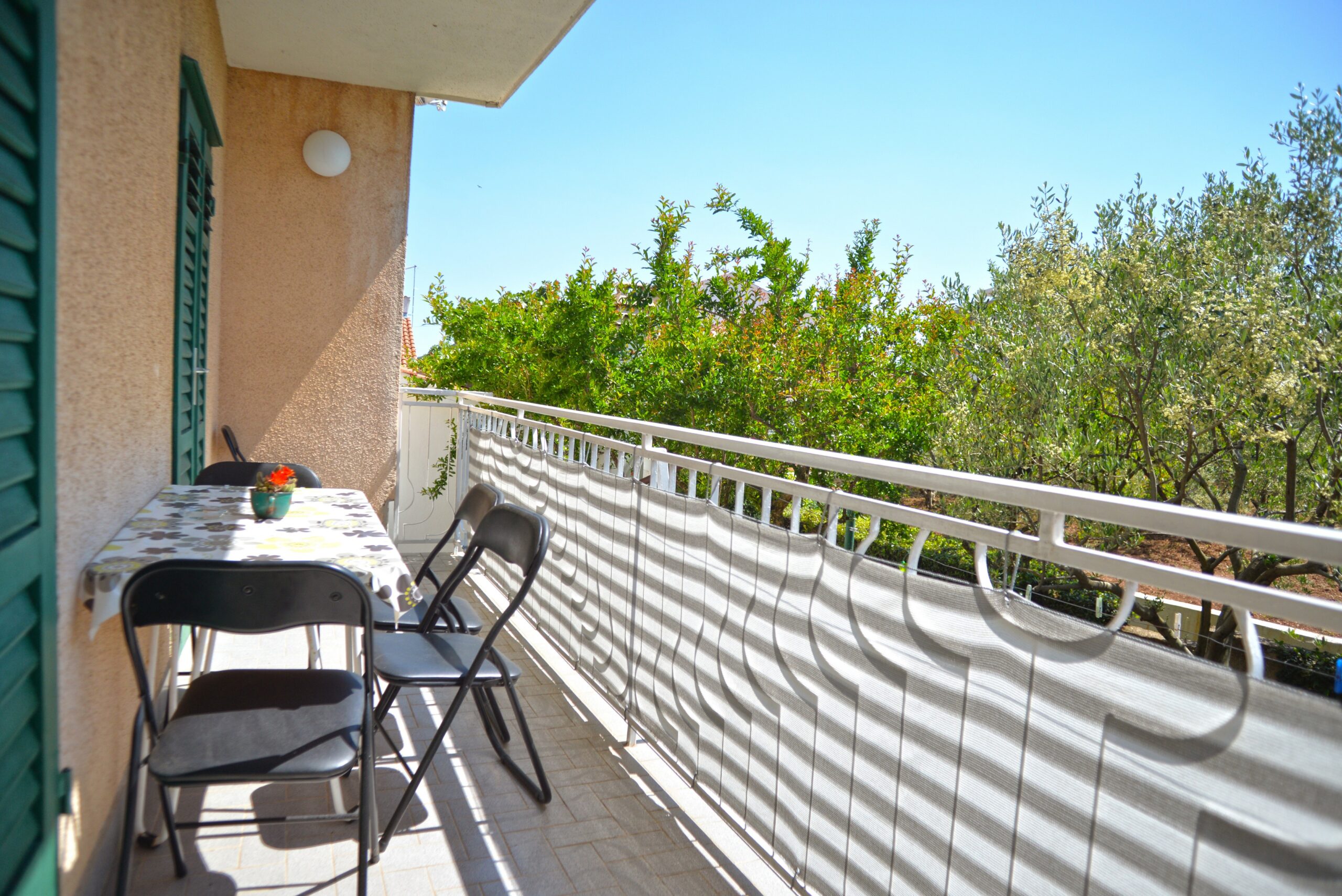 Terasa s vanjskim stolom, apartman Milena